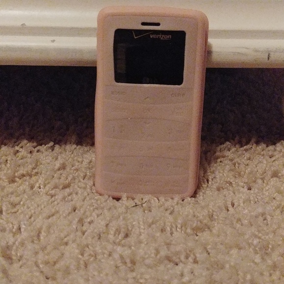 Envy phone with pink case & Charger - Picture 2 of 2